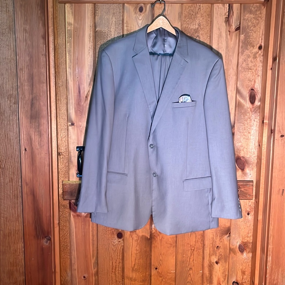 Caravelli 3 piece suit blazer size 46 trousers size 48 x 30. Grey